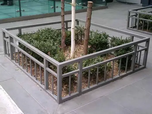 Planter rail around trees
