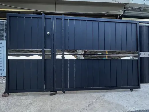 Sliding main gate