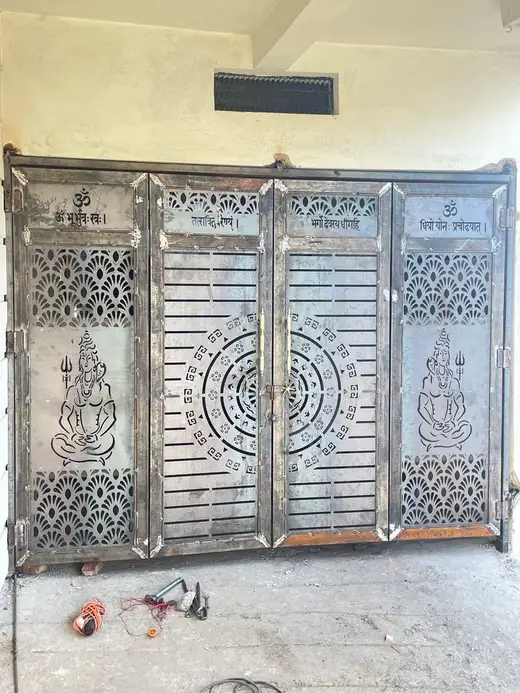 Steel gate with temple panels